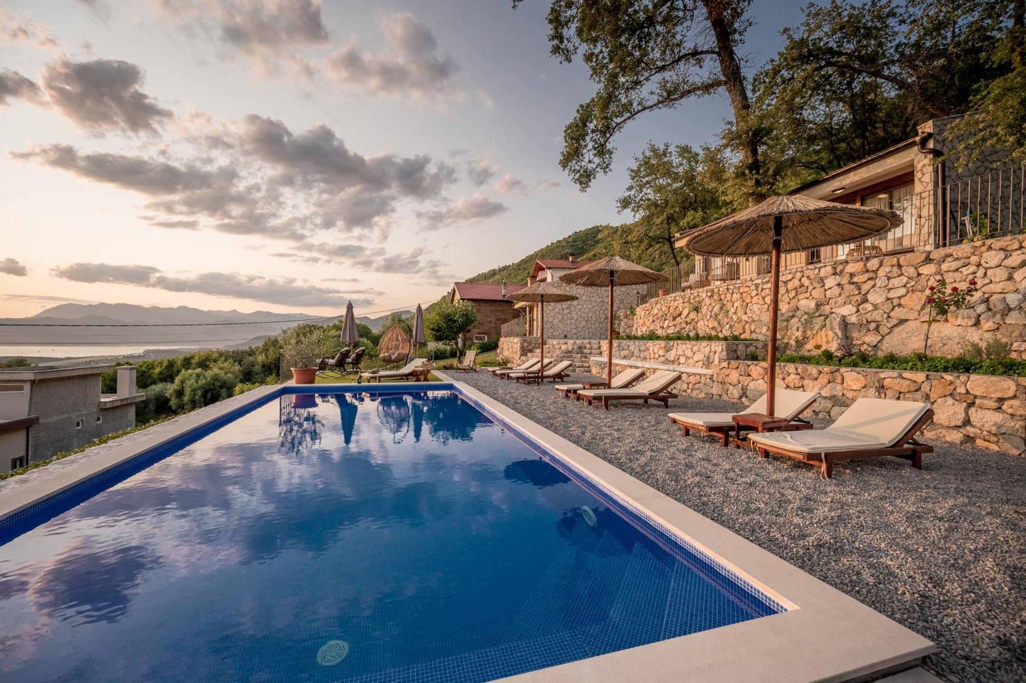Del Tramonto Villa *
