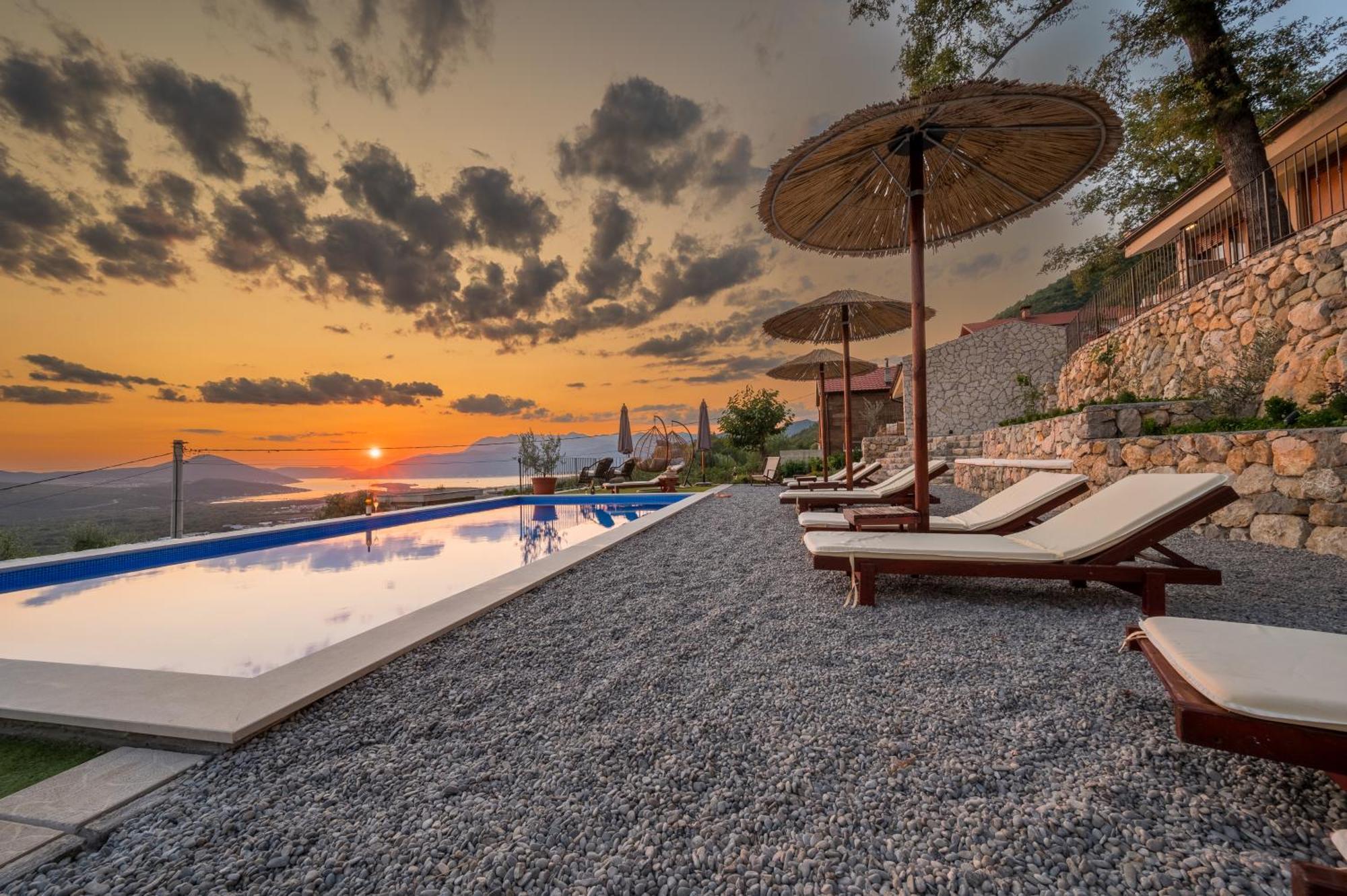 Del Tramonto Villa